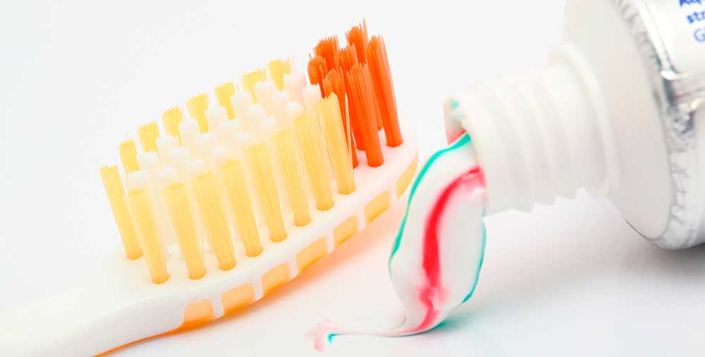 Зубна щітка і зубна паста